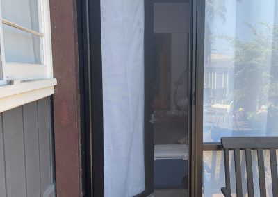 Single Retractable Door (Black)
