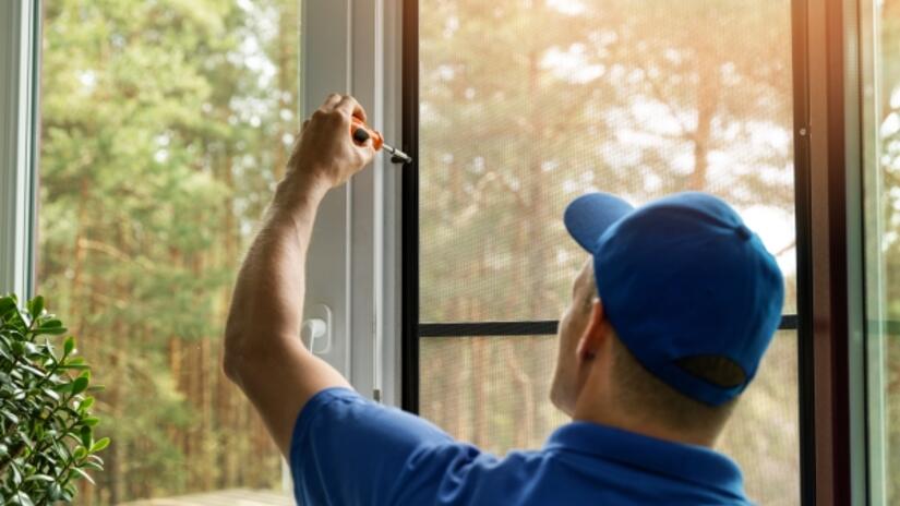 When to Call a Window Screen Specialist in Rancho Bernardo: Key Signs