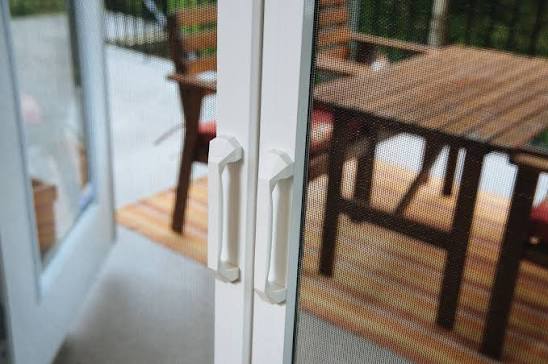 Manual Retractable Screen Doors Vista